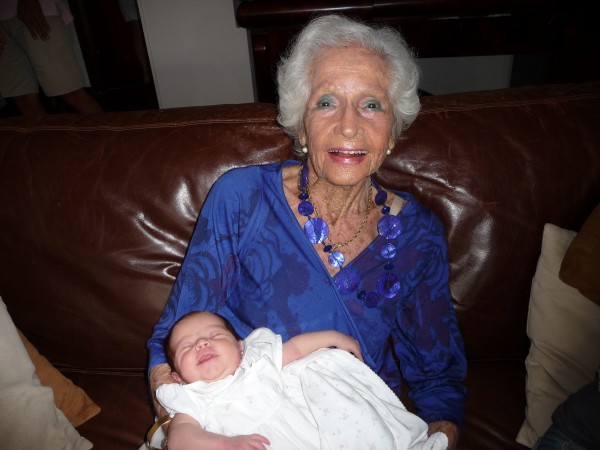 96 años de diferencia, Marta Paysse y Allegra Hughes